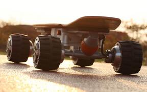 Airwheel M3 is powered by electricity. Its design concept is cooler, safer and stronger.