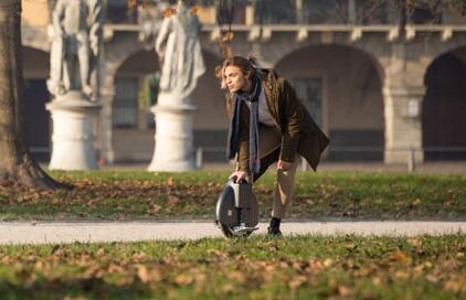 Roberto es uno de estos fieles seguidores, a que le gusta Airwheel vespa eléctrica inteligente.