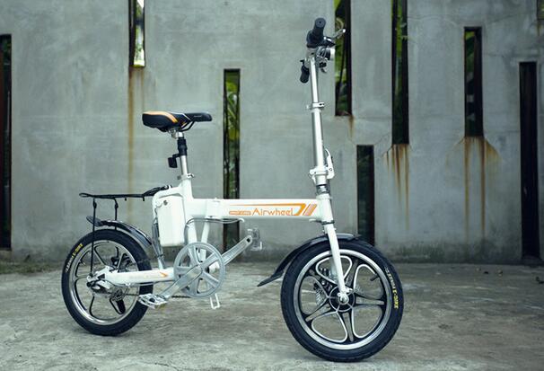 As a terrific transport, Airwheel R5 is able to provide unprecedented convenience for riders. 